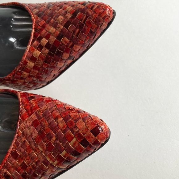 Donald J Pliner Red Burgundy Weaving Leather Point Toe Classic Heels size 7.5 - Picture 11 of 15